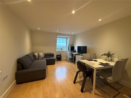 Station Approach, Epsom, Surrey, KT19 8BY - Photo 3