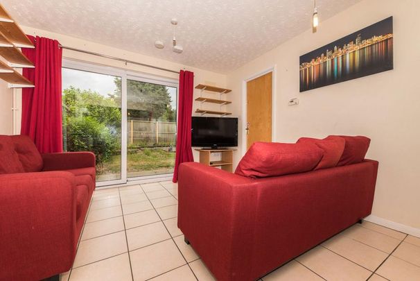 6 bedroom house to rent - Photo 1