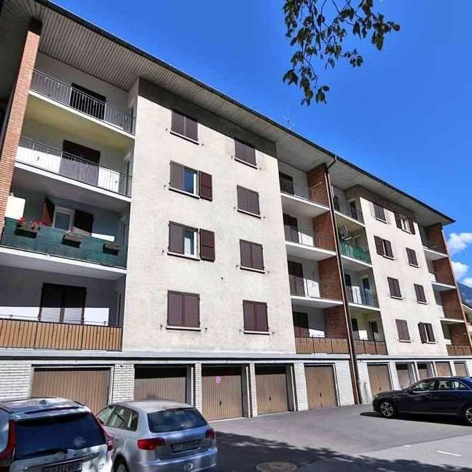 3 1/2-Wohnungen renoviert mit Aussenparkplatz / appartamenti di 3 1/2 locali con PP esterno - Foto 1