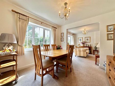 3 bedroom detached house to rent - Photo 5