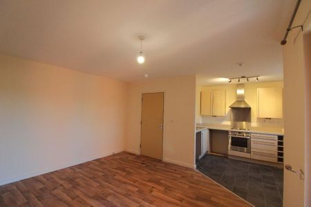 2 bedroom flat to rent - Photo 2