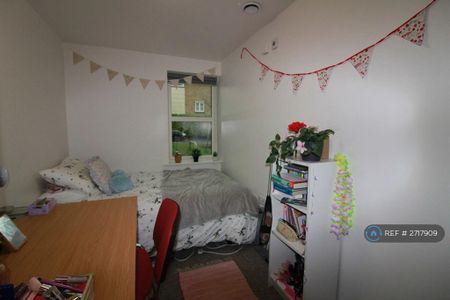 3 bedroom flat to rent - Photo 5