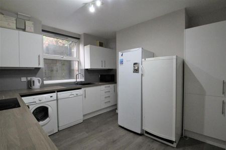 1 bedroom in a house share to rent - Photo 3