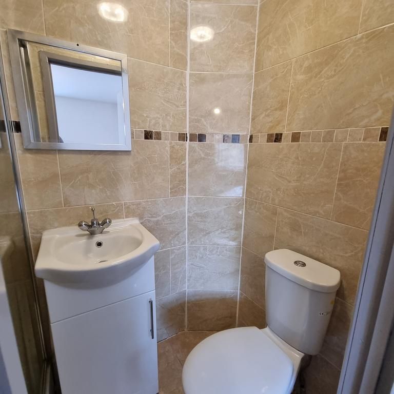 8 bedroom detached house to rent - Photo 1