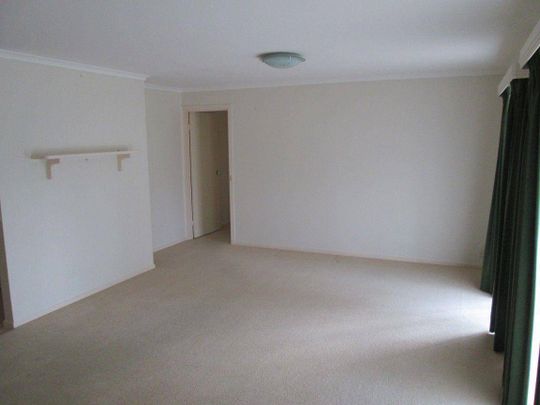 STYLISH, MODERN THREE BEDROOM TOWNHOUSE - APPLICATION PENDING - Photo 1