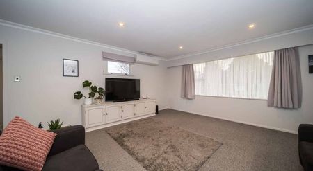 Large Home On Cameron - Photo 5