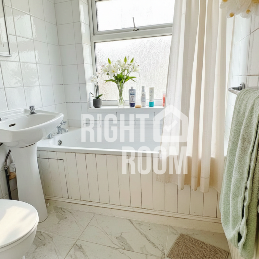 Room 3, Burgess Road, Southampton SO16 - Photo 1