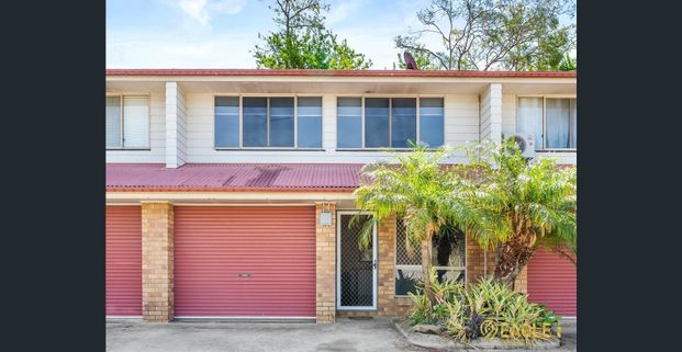 Spacious 2 Bed Townhouse. Ready To Move In - Photo 1