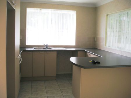 RANUI - 3 Bedroom Home - Photo 4