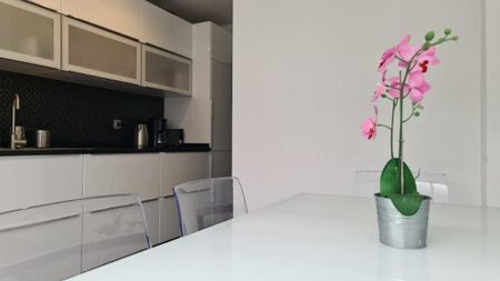 Luxury Apartment for rent in Nueva Andalucia, Spain - Photo 3