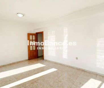 Valencia - Photo 2