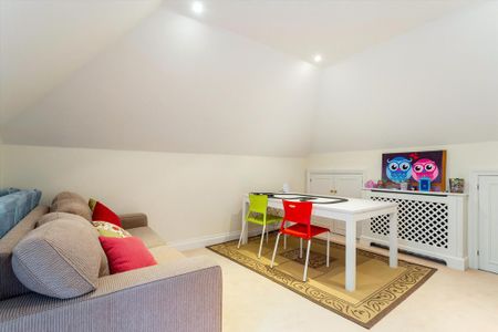 6 bedroom detached house to rent - Photo 2