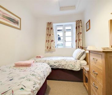 2 bedroom end of terrace house to rent - Photo 3