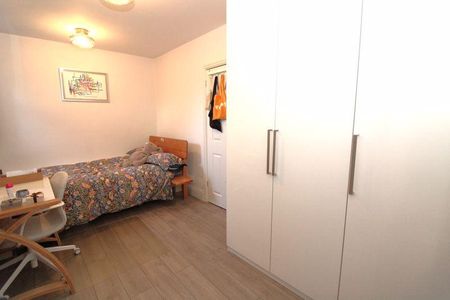 3 bedroom apartment to rent - Photo 2