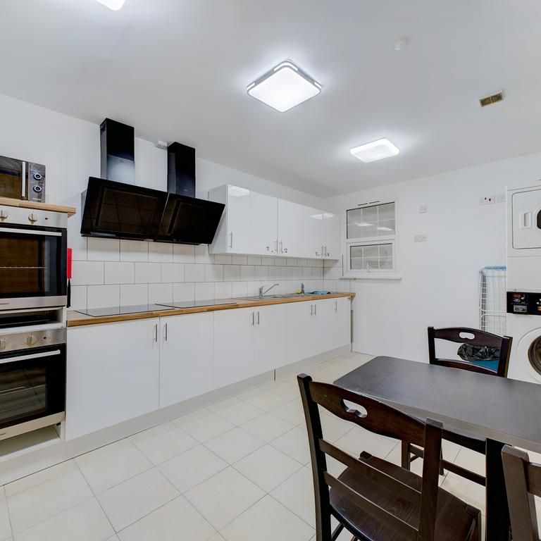 House of multiple occupation to rent - Photo 1