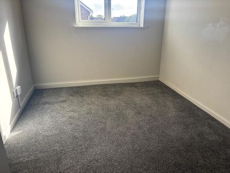 2 bedroom semi-detached house to rent - Photo 3