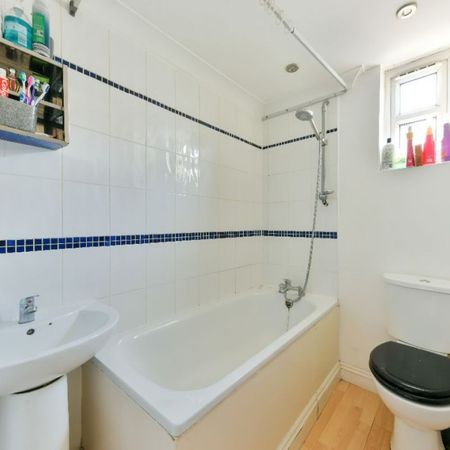 1 Bed Flat, Greyhound Lane, SW16 - Photo 3