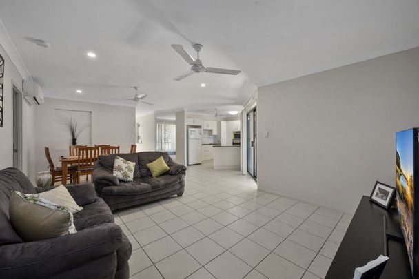 11 Strathburn Street, Mount Louisa - Photo 1