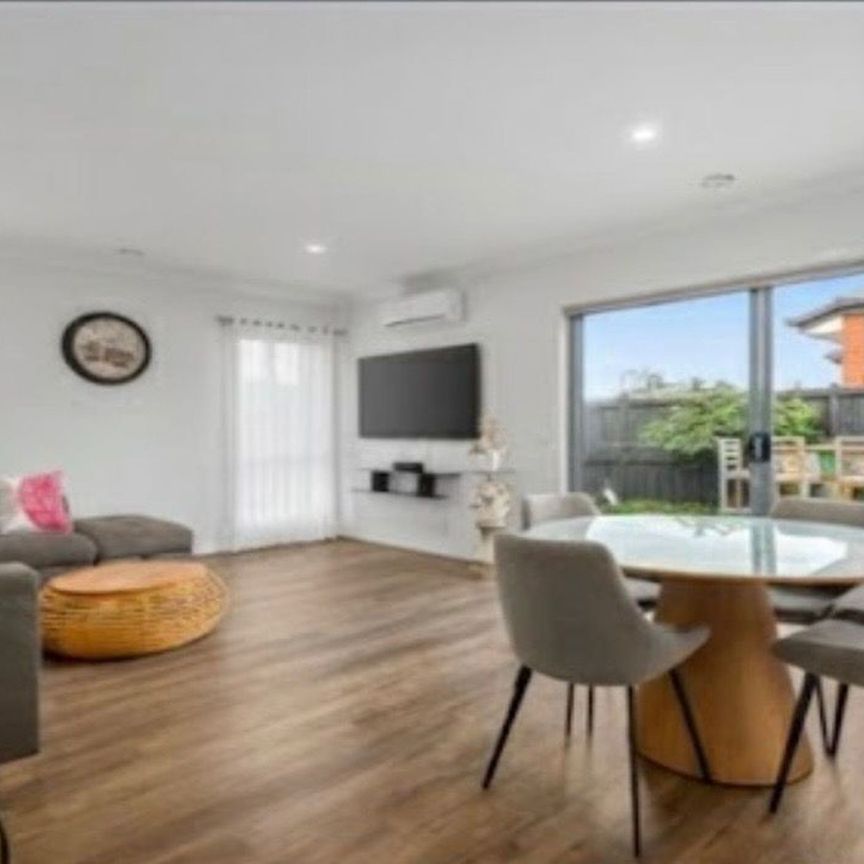 🏡 Stylish & Spacious Family Home in Lara – $580 per week - Photo 1