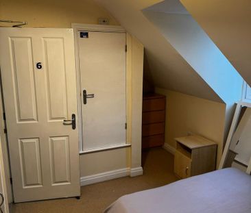 1 bedroom in a house share to rent - Photo 4
