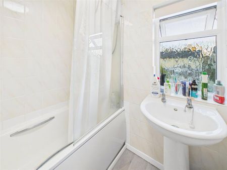 4 bedroom terraced house to rent - Photo 5