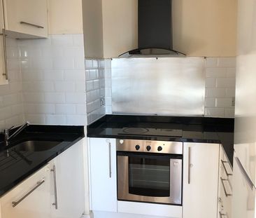 1 Bed Flat, Icon Buildings, IG1 - Photo 2