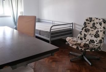 Partilho apartamento com jovem profissional ou estudante