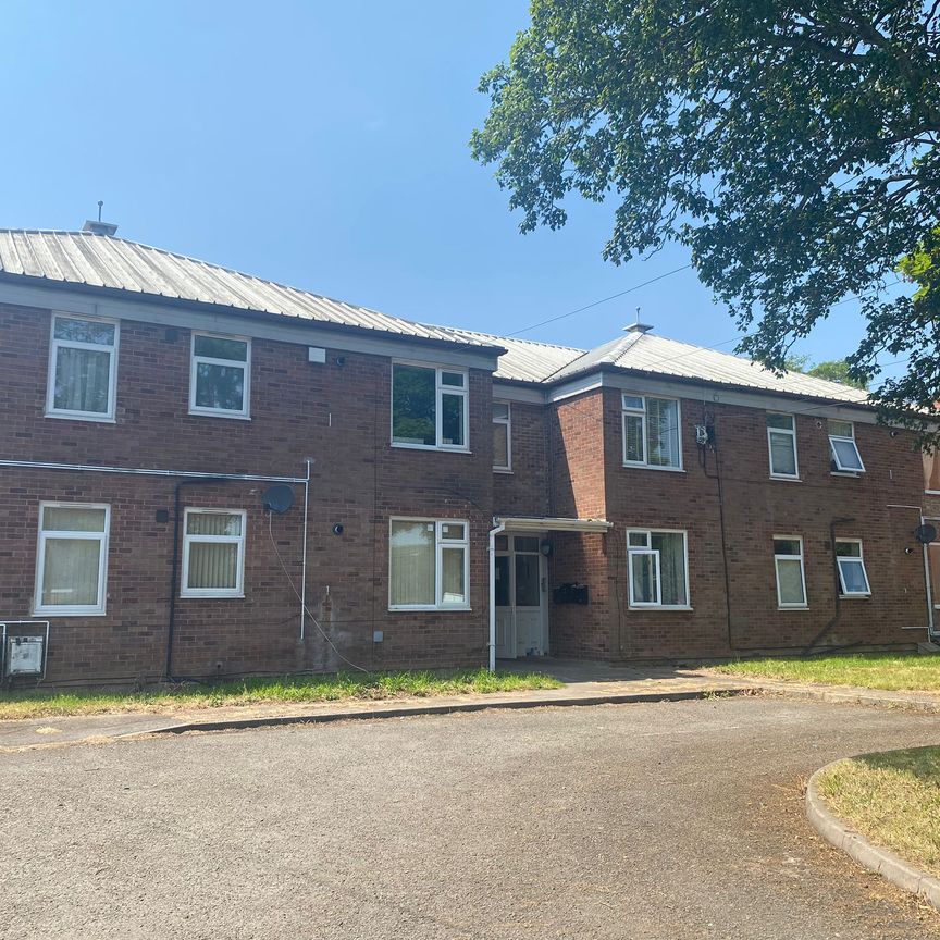 Barley Lea House, Stoke Aldermoor - Photo 2