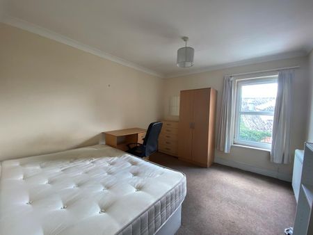 3 bedroom apartment to rent - Photo 2