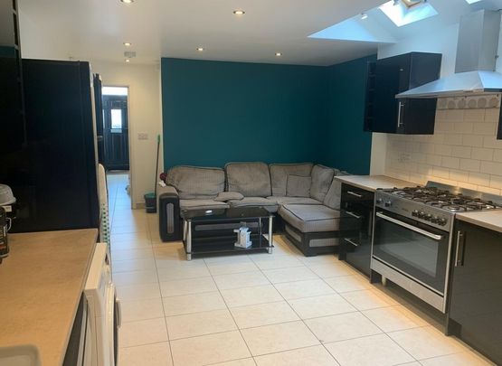 5 bedroom house to rent - Photo 1