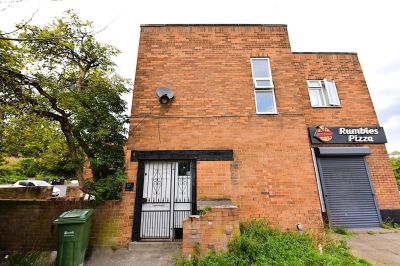 2 bedroom Flat in Whincover Drive, Leeds - Photo 4