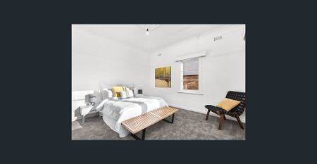 Spacious family home in prime strathmore location - Photo 2