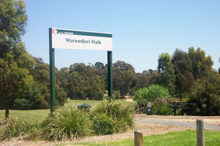 4 Bedroom Family home - Close to Transport - Photo 2