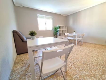 Plaza de Corpus Barga, Madrid, Community of Madrid 28053 - Photo 5