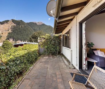 Warm, Furnished 2BR Unit - Walk To Town! - Photo 4