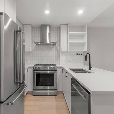 MAPLE RIDGE - 3 BEDROOM, 2.5 BATHROOM TOWNHOUSE - Photo 1