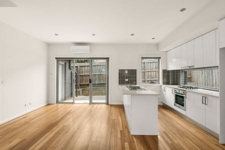 Walk to Everything: Stylish 3-Bedroom Living in Prime Pascoe Vale Location! - Photo 5