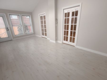 For Lease - 3 Davies Crescent, Toronto, Ontario - Photo 3