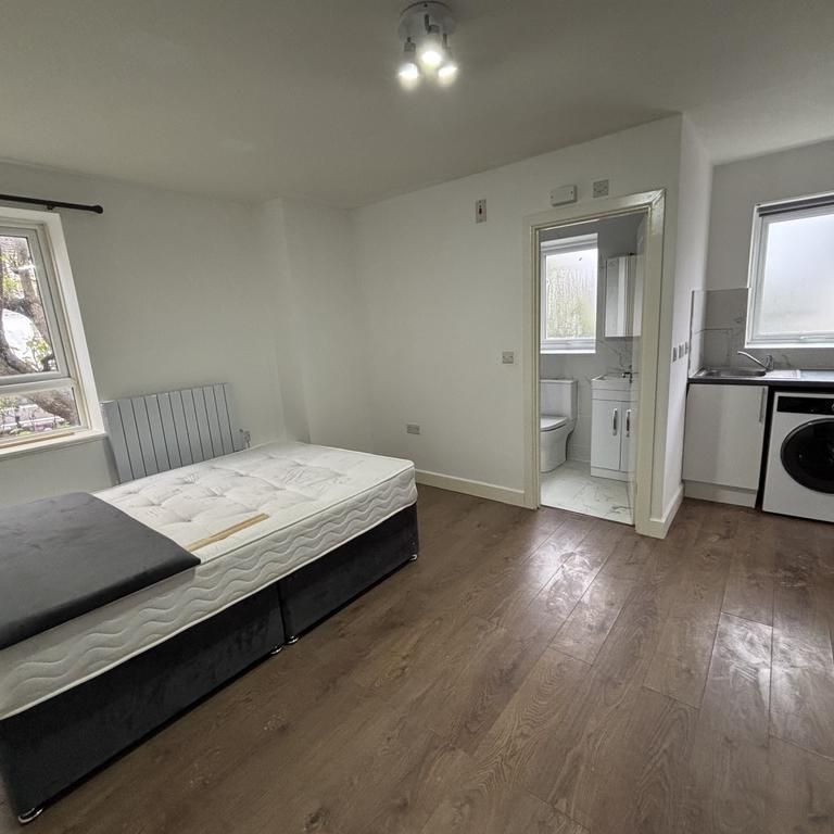 Studio to rent - Photo 1