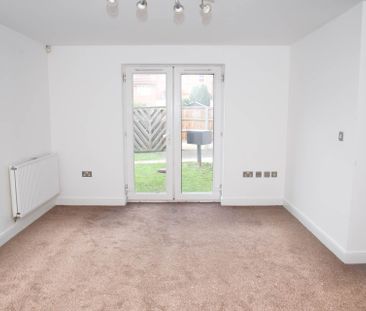Fixed Price £1,500 pcm - Available Now - Unfurnished - Photo 1
