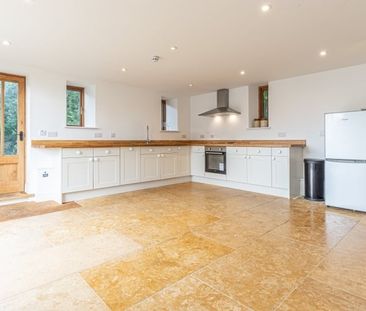 Asthall Leigh - Photo 3