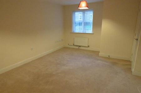 Royal Troon Drive, Wakefield, West Yorkshire - Photo 3