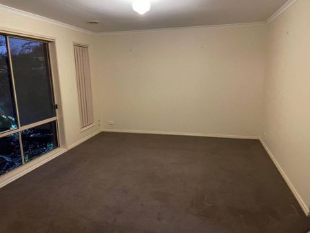 Secure three bed, ensuite double garage home is quiet cul-de-sac - Photo 2