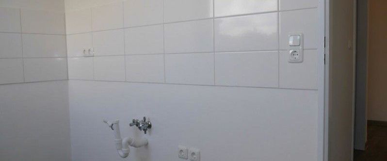 Attraktive 2-Zimmer-Wohnung mit Balkon – frisch saniert und zentral gelegen - Foto 1