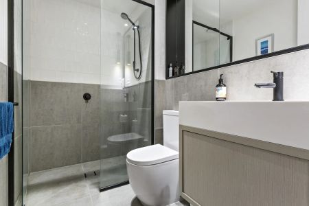 Stunning, East-facing 2 bedroom in prestigious Eminence - Photo 4