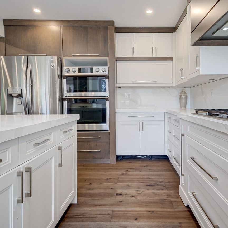 For Lease - 615 Sandford Street, Newmarket, Ontario - Photo 1