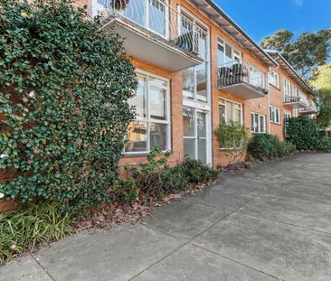 STYLISH, LOW-MAINTANENCE LIVING IN SOUGHT-AFTER SUBURB - Photo 5