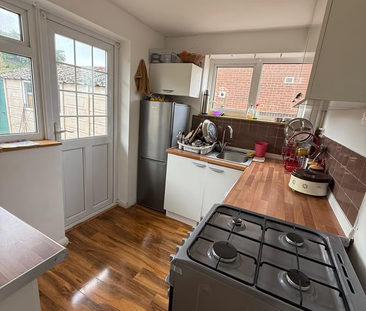 1 bedroom in a house share to rent - Photo 2