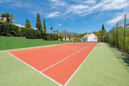 2 bedroom luxury Townhouse for rent in Nueva Andalucia, Andalusia - Photo 2