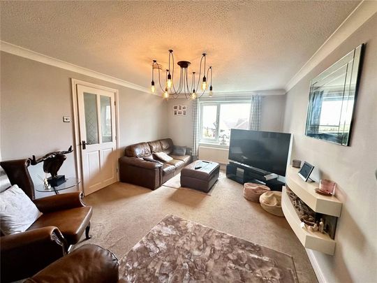 4 bedroom detached house to rent - Photo 1